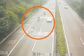 四川眉山：3摩托闯关上高速 带头摩托发生侧翻 司机死亡视频封面