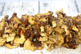 炸串师傅教我的酱料配方，配上点炸蘑菇，味道简直绝了！视频封面