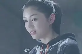 帅哥美女在病房里二人世界，父母却冲进来了，太尴尬了视频封面