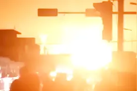 现场视频：大连一液化气站发生火灾 现场火光冲天并伴有巨响视频封面