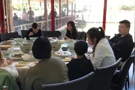 农家乐一天卖九十条虹鳟鱼：几乎桌桌点视频封面