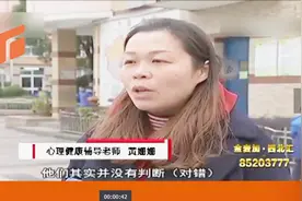 实拍男生电梯内狂亲女生还单膝下跪，专家说是纯粹的模仿视频封面