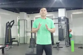 这个地方经常捏一捏，疏通肩颈驱寒气，一个冬天肩颈都不会疼