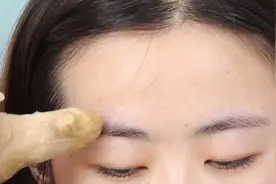 生姜在眉毛上擦一擦，可惜知道的人并不多，解决了人们的难言之隐视频封面