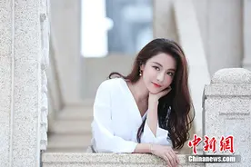 贡米《倾世妖颜》热播 最新写真演绎浪漫风情图片