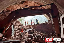 张吉怀铁路7标首个隧道掌子面顺利贯通图片