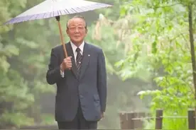 稻盛和夫65岁出家，路遇老婆婆施舍百元硬币，顿悟还俗，活出高我图片