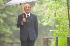稻盛和夫65岁出家，路遇老婆婆施舍百元硬币，顿悟还俗，活出高我图片