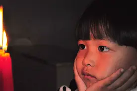 毛阿敏的这首《烛光里的妈妈》，听碎天下儿女的心，太经典了！视频封面