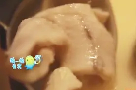 银鱼和鸡蛋一块炒，软软的鸡蛋邂逅鲜美的鱼，甭提多香了视频封面