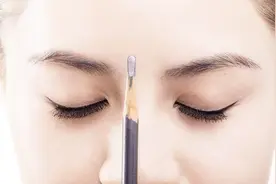 眉毛稀疏先别急，一个纯天然的小方法，抹2次，眉毛就变长，浓密视频封面