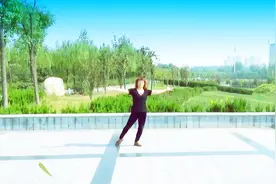原创舞蹈回忆周星驰《功夫》，纯音乐版广场舞《只要为你活一天》视频封面