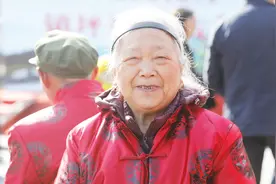 陕西安康镇坪：重阳节吃长寿宴 99道菜品送祝福视频封面