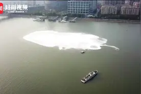 钱塘江面出现巨大旋涡且不断移动，网友：哥斯拉是你吗？视频封面