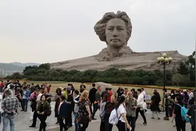 长沙的橘子洲景区，坐游览车带大家转转！视频封面