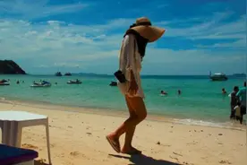 在泰国海边是不能够捡贝壳的，不然生态系统就会被破坏视频封面