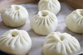 蒸包子发面有妙招，掌握这几点，松软不塌陷，比早餐店买的还好吃视频封面