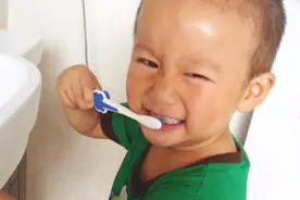 宝宝不小心吞食牙膏，对身体有什么影响？儿科医生说出真相