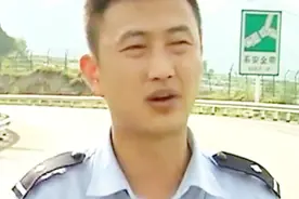 因为脸部的肿瘤，男孩被家人遗弃在高速上，被救下后哭喊着要妈妈视频封面