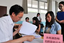 乡村中小学教师的编制越来越难考了，这是为什么呢？图片