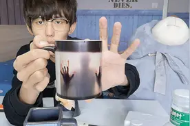 会变色的“行尸走肉变色杯”，倒入一杯开水，就能看到炫酷的画面