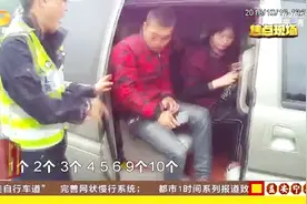 长张高速慈利收费站：超员面包车冲关拒检 交警启动阻车钉截停视频封面