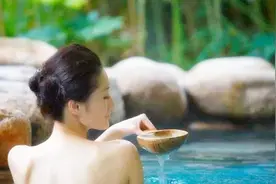 为何日本人对泡汤之事如此情有独钟呢？视频封面