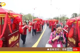 来自全国99对不同年龄段的新人，举办盛大的中国传统集体婚礼！视频封面