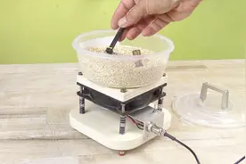 男子自制震动抛光机，金属放进去转一圈拿出来光洁如新，太好用了视频封面