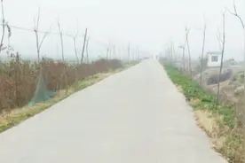 农村共用一条路很普遍，隔壁村修路，要向邻村借道，应该出钱吗？视频封面