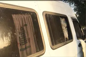 看他们自己动手怎么简单又省钱的方法安装专业效果的房车纱窗视频封面