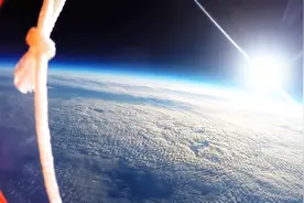有人竟相信地平论？这个气球飞到了地球高空，弧形边缘非常明显了视频封面