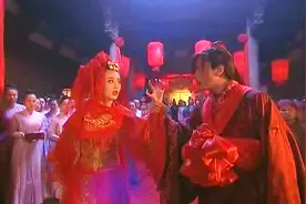 女子在结婚大会想带走新郎，新娘子恼羞成怒暴露阴毒功夫吓坏新郎视频封面