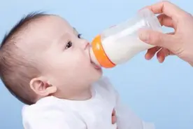 孩子喝配方奶可以喝到几岁？医生提醒，最好喝到这个年龄视频封面