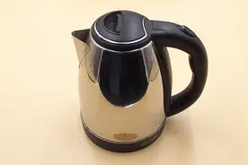 撒一点它在热水壶里，水垢自动脱落，一年都不用刷洗，太实用了视频封面