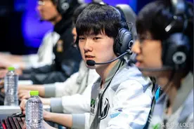 S8半决赛：TheShy一人伤害抵G2全队 伤害占比却只有三成 IG完虐G2图片