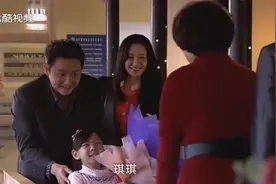 姑姑和舅舅结婚了，小女孩叫他们俩人的称呼，简直不要太搞笑视频封面