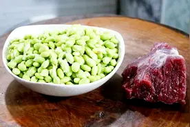 牛肉好吃有窍门，搭配青豆简单一做，口感嫩滑，最后连汤汁都不剩