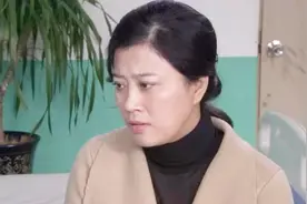 袖珍妈妈：笑笑拿八音盒跳舞，突然失明，送去医院检查