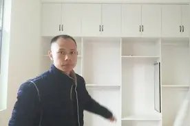房间请师傅做个衣柜，材料人工到底需要多少钱呢？师傅帮你算算！视频封面