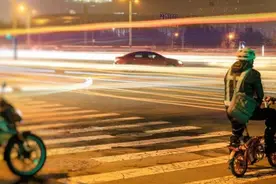 网约车平台上线跑腿业务，让人看不到未来，司机：先解决抽成吧！图片