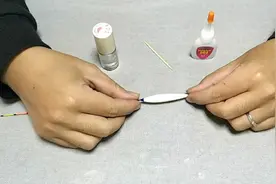 钓鱼教程，鱼漂开裂的修复方法视频封面