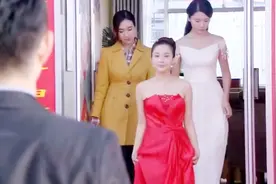 结婚典礼上伴娘秒变新娘，亲友都拍手称赞！视频封面