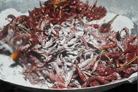 一斤干辣椒这样做可以吃30天，做法简单粗暴，比用油炸还香视频封面