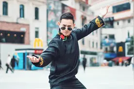 这首青春的歌送给大家《青春纪念手册》翻唱陈以桐视频封面
