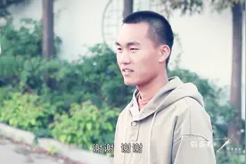小伙模仿残疾人走路，姑娘用行动让他认识到错误，最后追了上去！视频封面