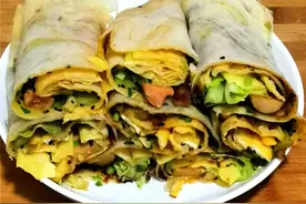 家庭版杂粮煎饼的好吃做法，酥脆可口，比外面买的还好吃。图片