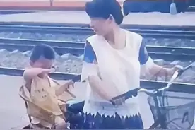 杜新枝声称从没打骂过郭威，尊重他的选择，网友：头部伤疤咋回事图片