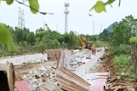 拆房、修路！“拓宽”旅游通道图片