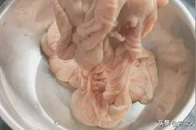 猪大肠又有过瘾吃法，广东人都爱的一个味道，爽脆好吃简单又开胃图片